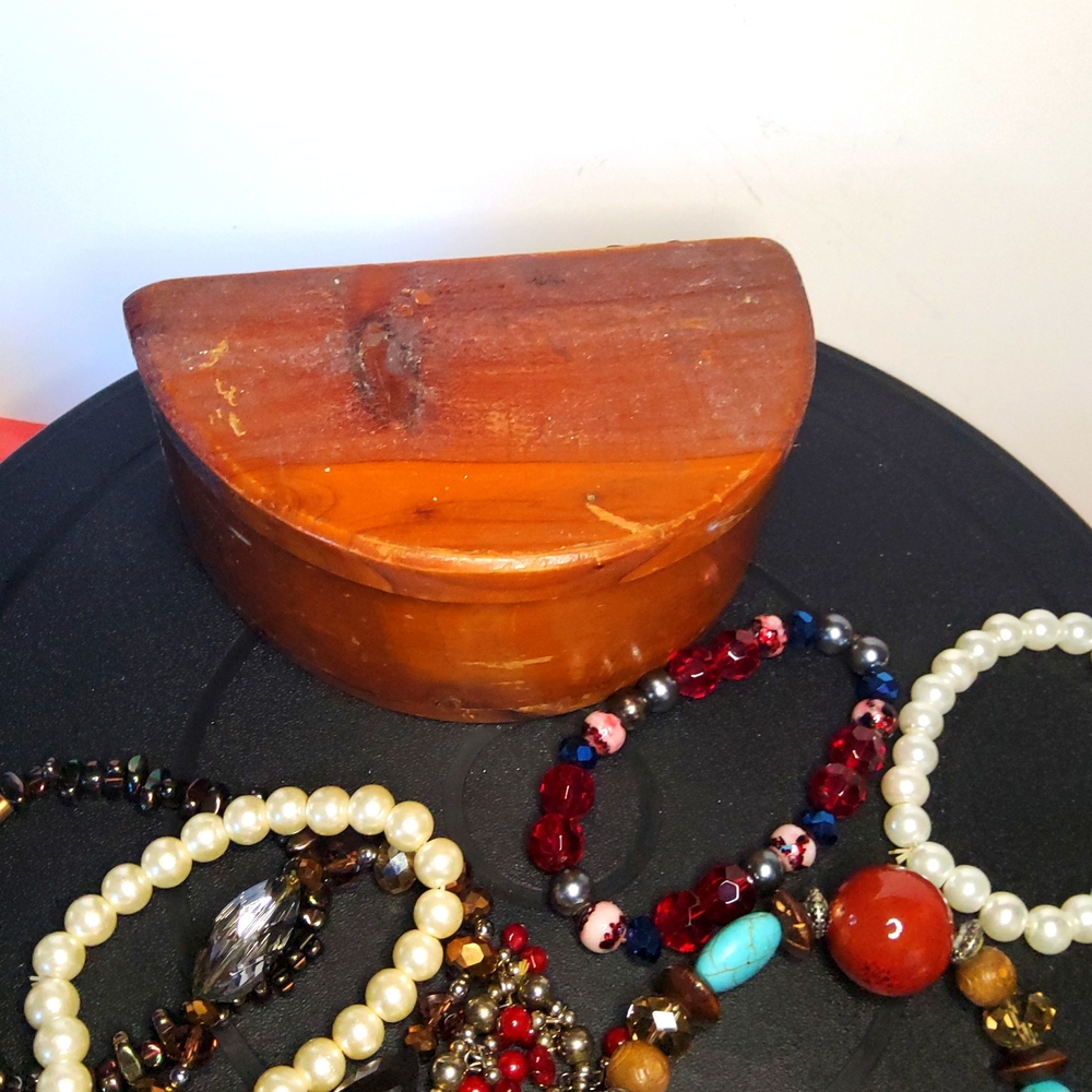 Bundle of seven bangle bracelets with vintage box - Picture 5 of 8